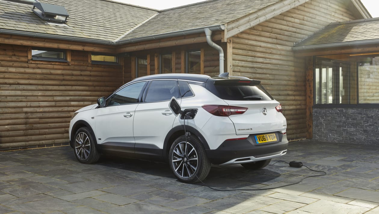 Vauxhall Grandland X Hybrid range, MPG, CO2 & charging DrivingElectric