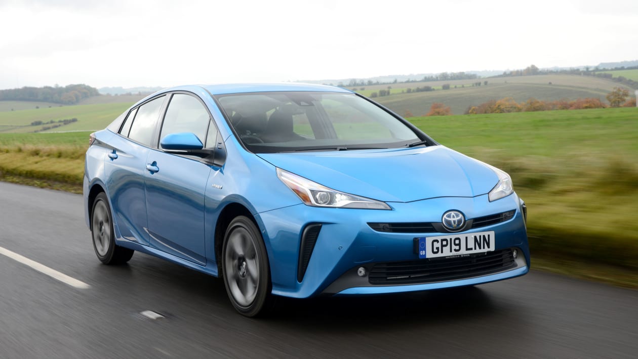 Hyundai Ioniq Hybrid vs Toyota Prius Hybrid: fuel economy and CO2 ...