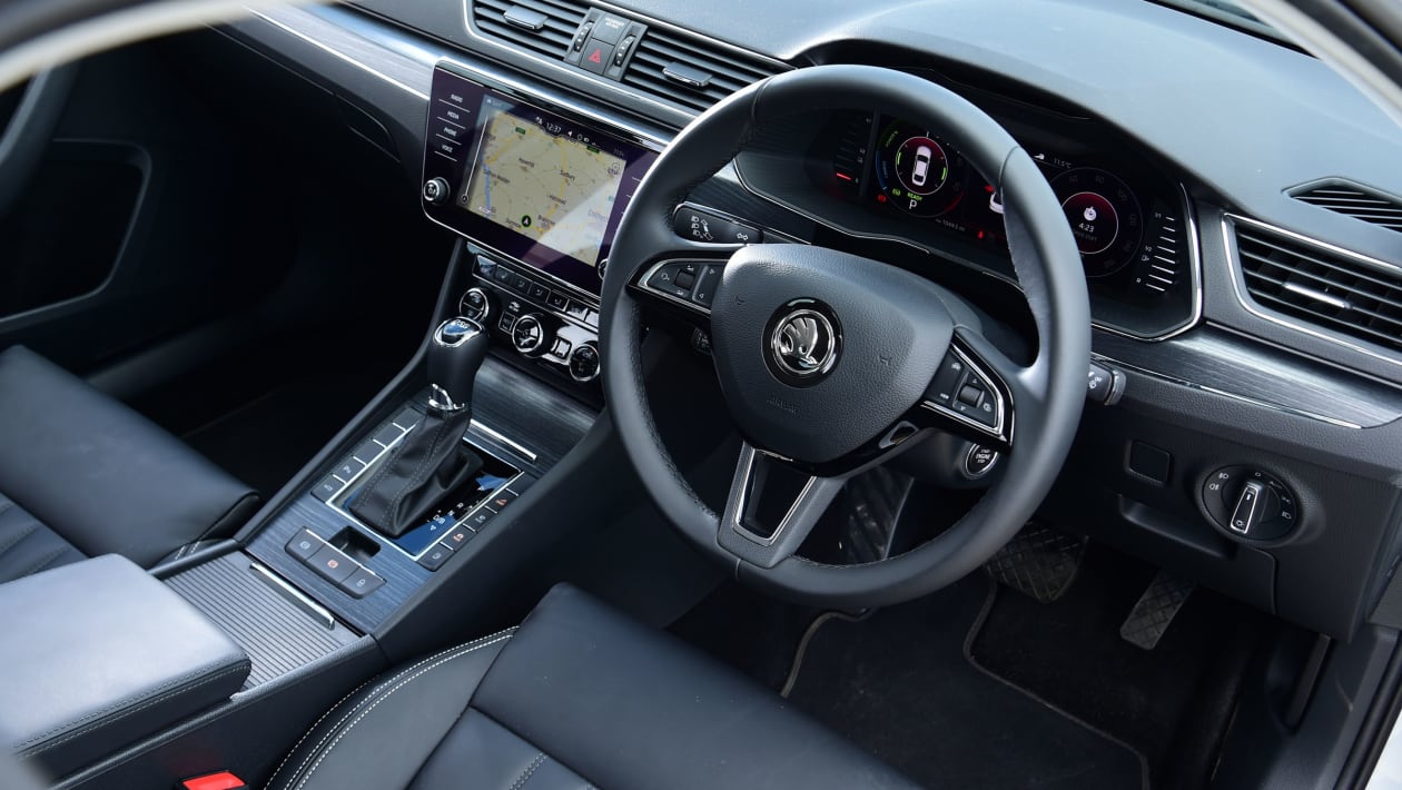 Skoda Superb hybrid interior, dashboard & comfort | DrivingElectric