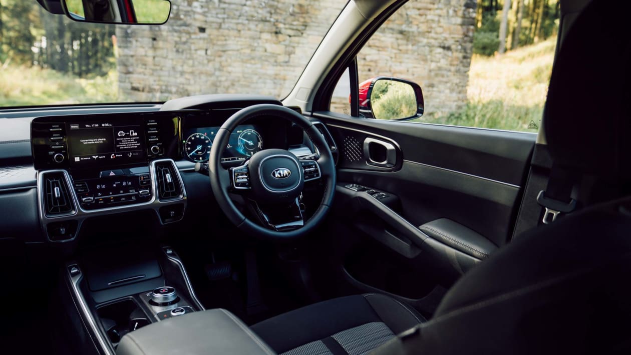 Kia Sorento Hybrid interior, dashboard & comfort 2024 DrivingElectric