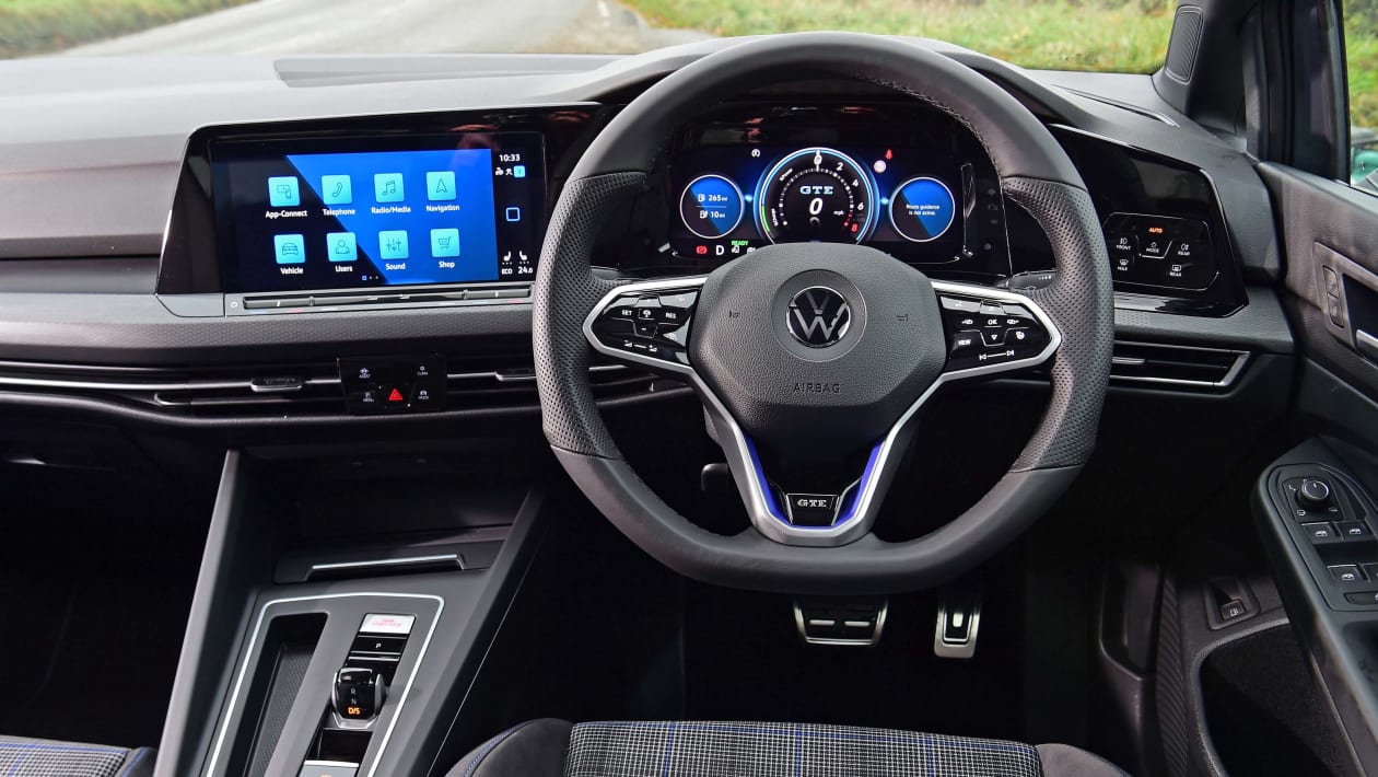 Volkswagen Golf GTE interior, dashboard & comfort | DrivingElectric