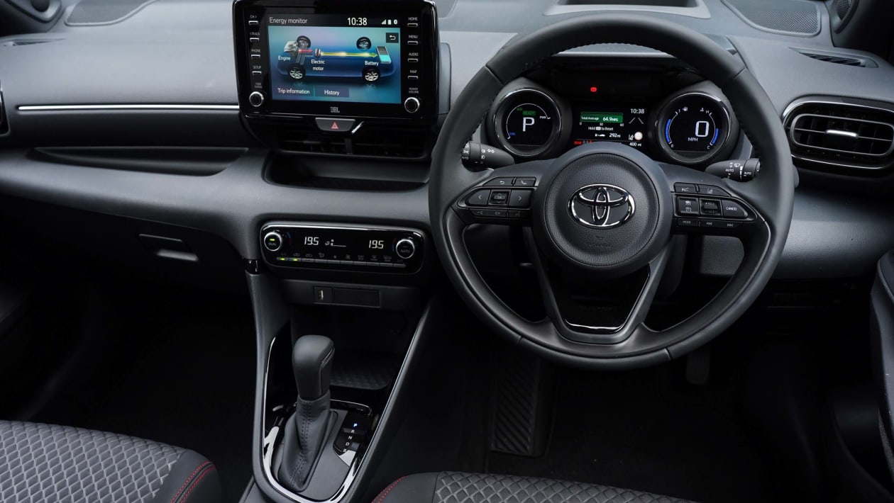 Toyota Yaris Hybrid interior, dashboard & comfort 2024 DrivingElectric