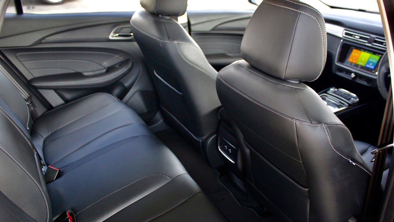 MG 5 SW boot space & seating | DrivingElectric