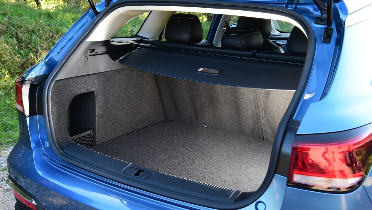 MG 5 vs Volkswagen ID.3: space and practicality | DrivingElectric