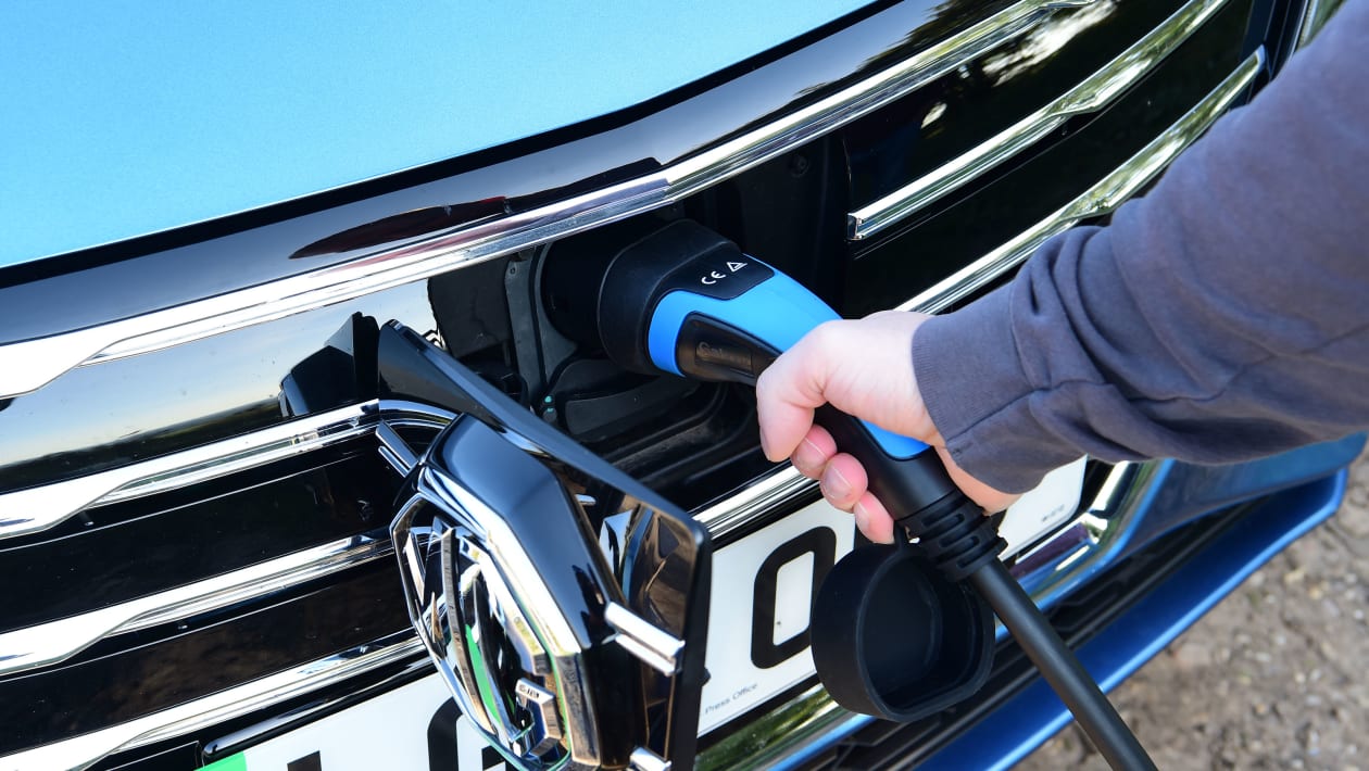 MG 5 vs Volkswagen ID.3: range and charging | DrivingElectric