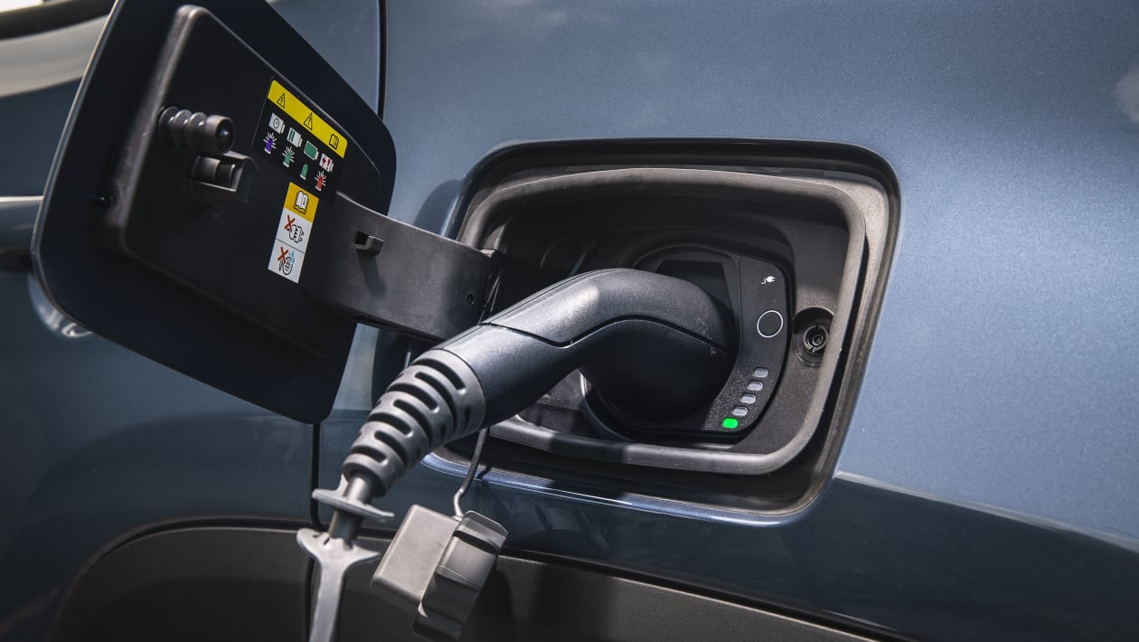 Jeep Renegade 4xe plugin hybrid range, MPG, CO2 & charging