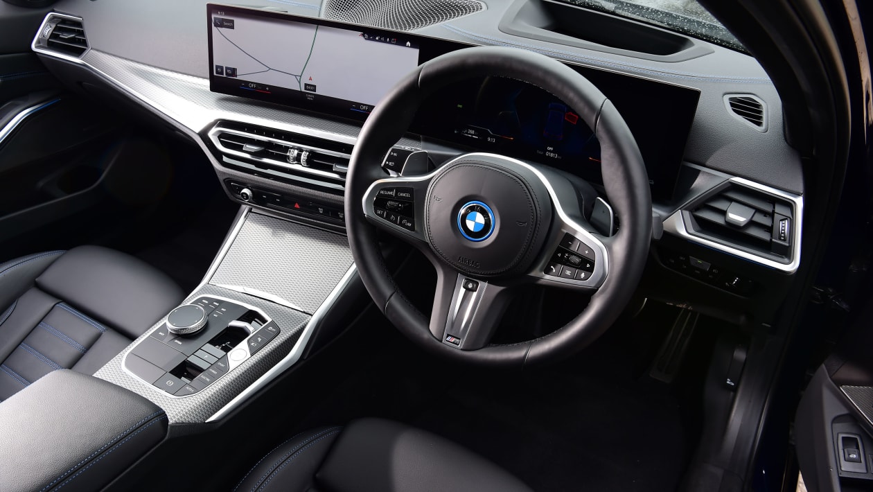 BMW 330e review: interior, dashboard & comfort | DrivingElectric