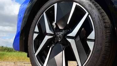 Peugeot E-208 - wheel