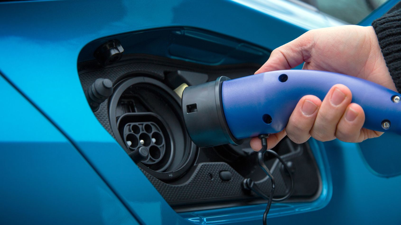 Toyota Prius Plug-In range, MPG, CO2 & charging | DrivingElectric