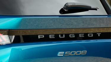 Peugeot E-5008 - tailgate badging