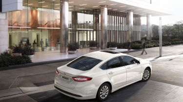 Ford Mondeo Hybrid saloon (2019), Reviews