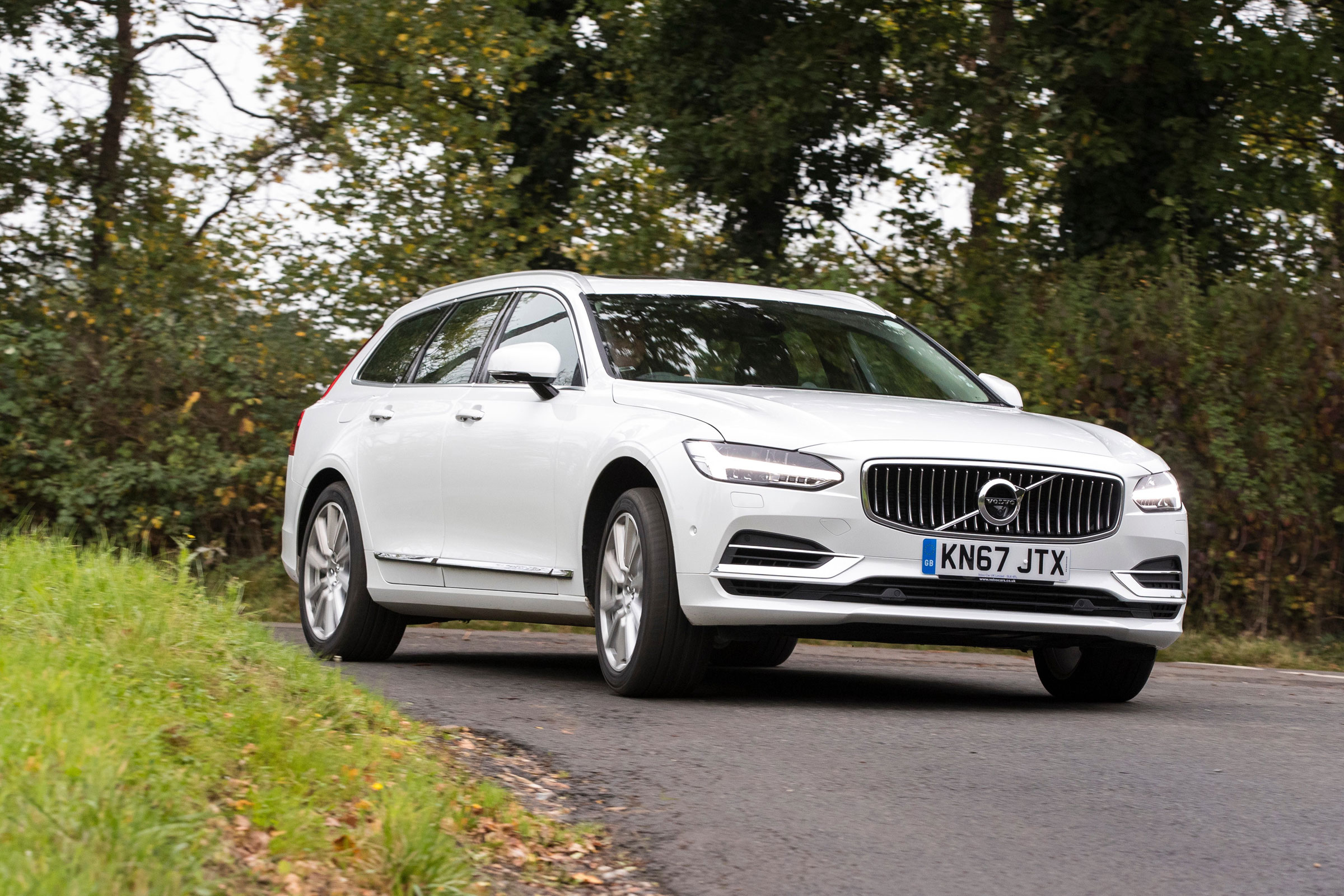Volvo V90 Recharge T6 hybrid review | DrivingElectric