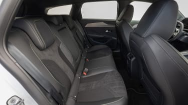 Peugeot E-308 SW - back seats