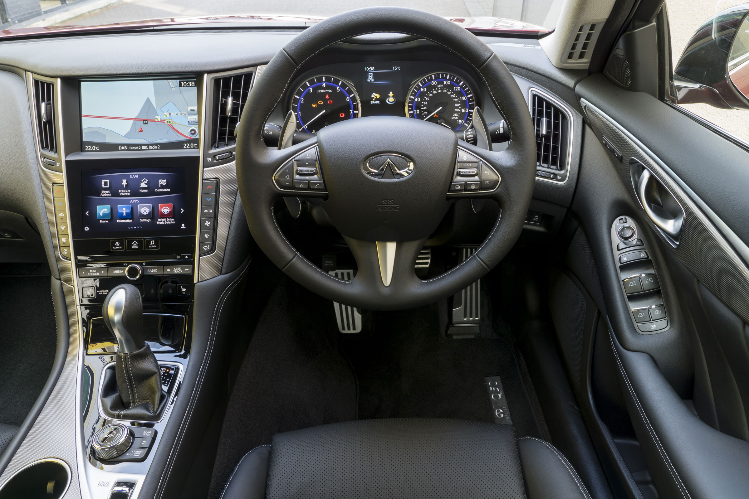 Infiniti Q50 Hybrid interior & comfort DrivingElectric