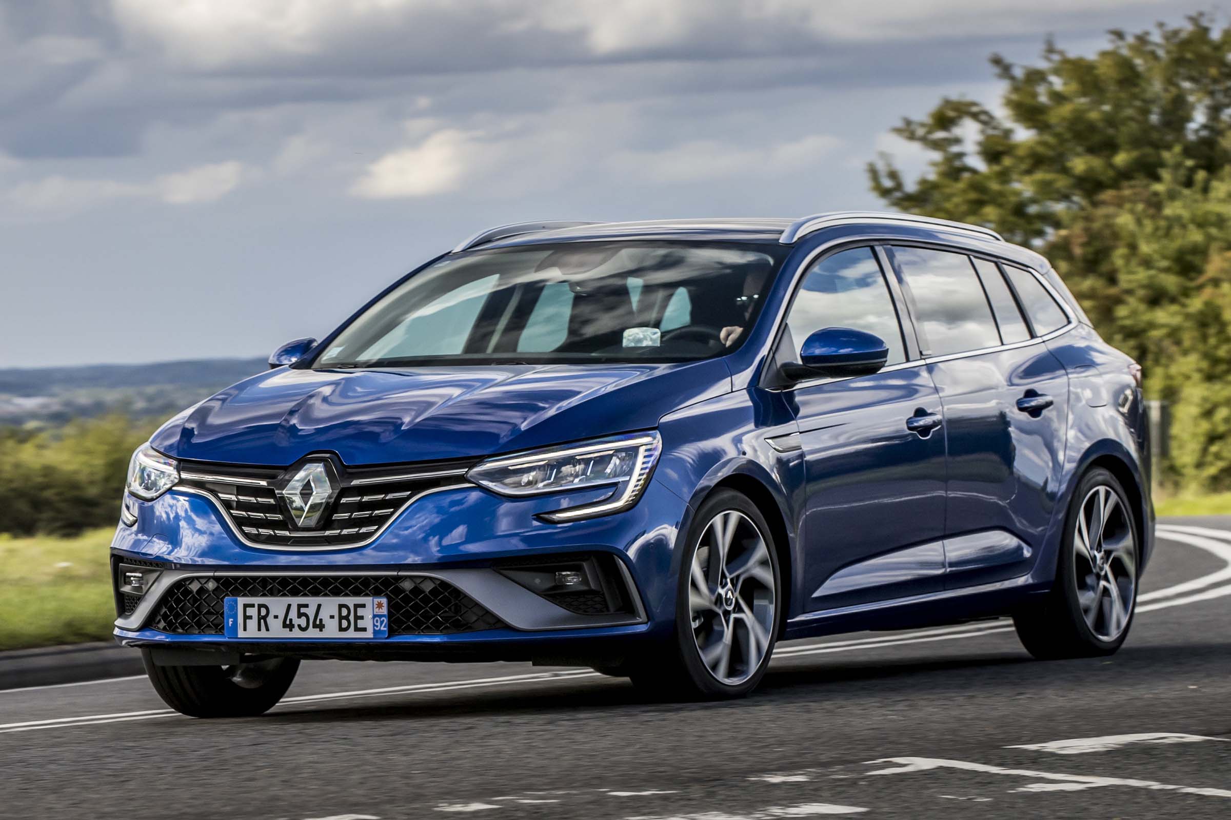 Renault Megane Sport Tourer E-TECH hybrid review | DrivingElectric