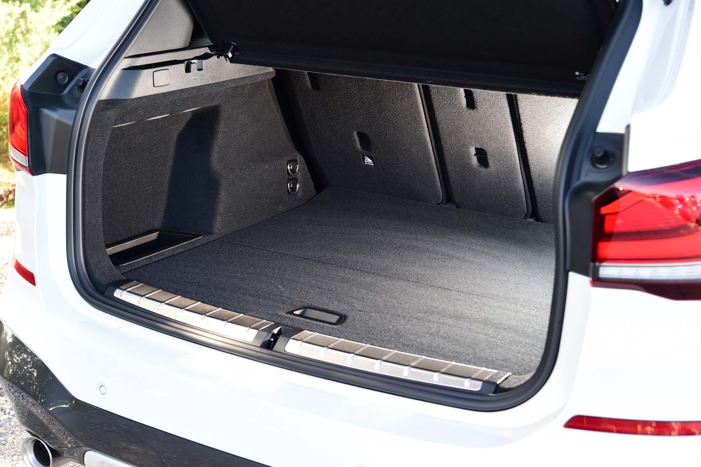 BMW X1 Hybrid Practicality Boot Space DrivingElectric