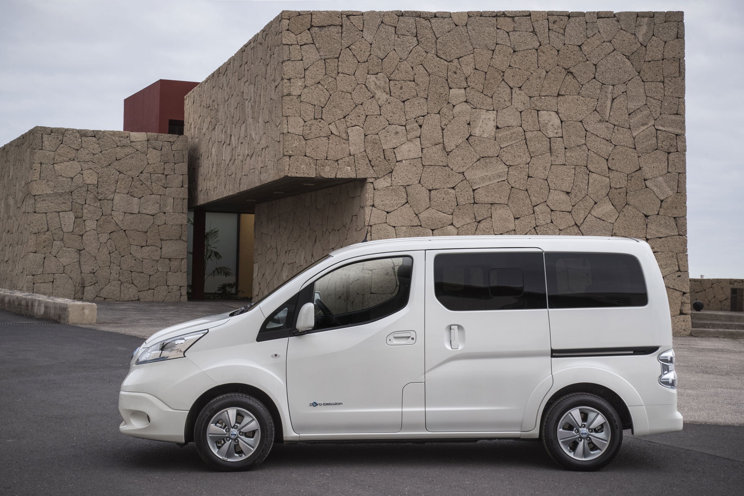 nissan env200 combi