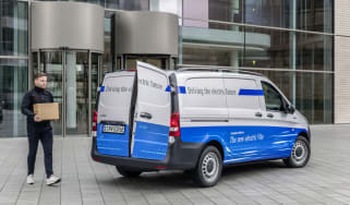 Mercedes-Benz eVito mit vollelektrischem Antrieb, Exterieur, 85 kW, bis zu 300 Nm, Batteriekapazität: 41 kWh, Länge/Breite/Höhe: 5.140/1.928/1.945 mm, Radstand: 3.200 mm, Zuladung: 1.015 kg,