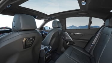 BMW i5 - M60 xDrive panoramic sunroof