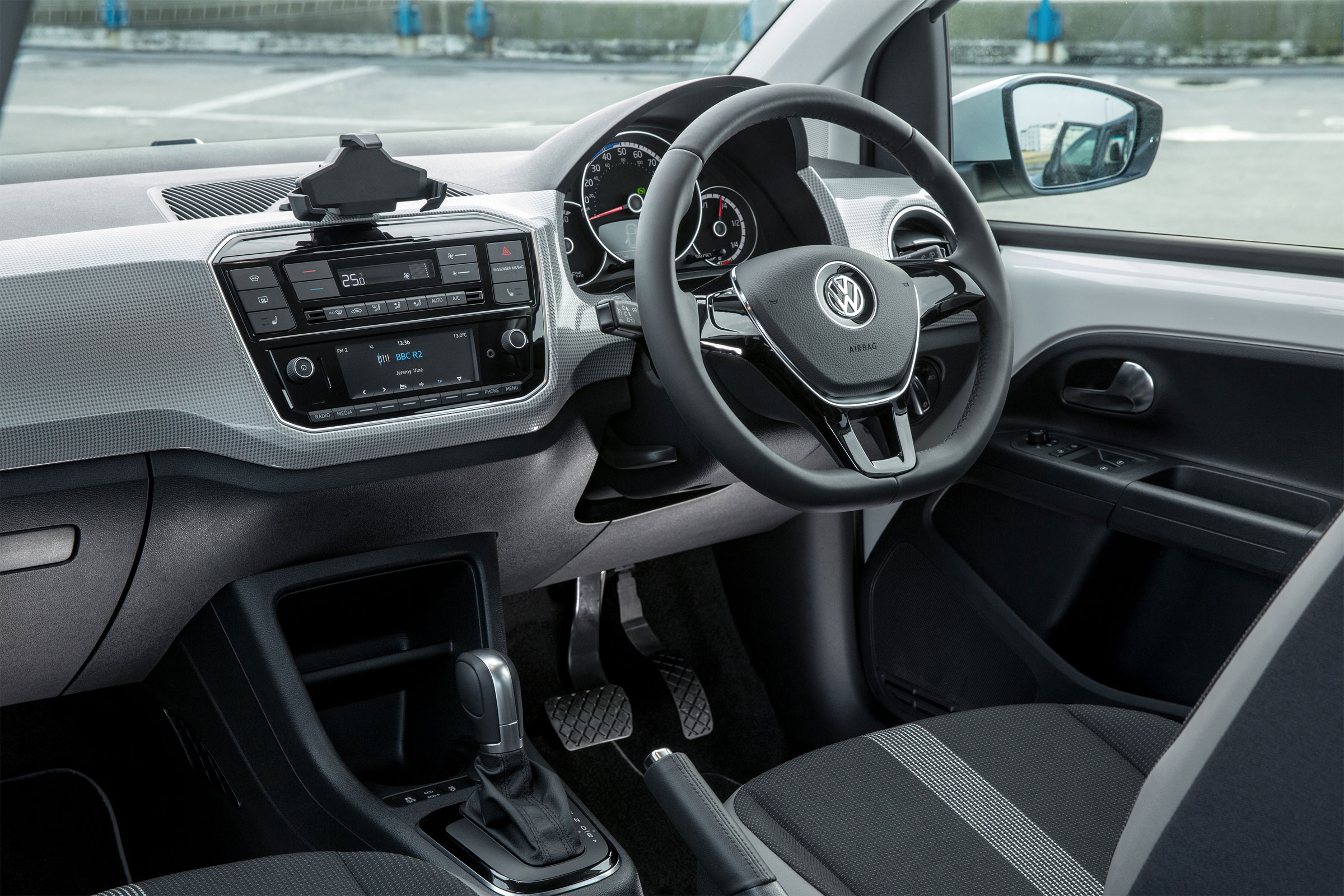 Volkswagen e-up! 2022 | DrivingElectric