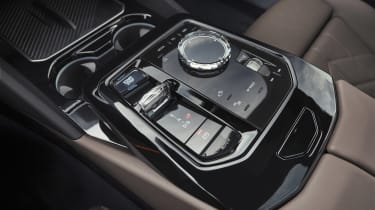BMW i5 - eDrive40 gear selector