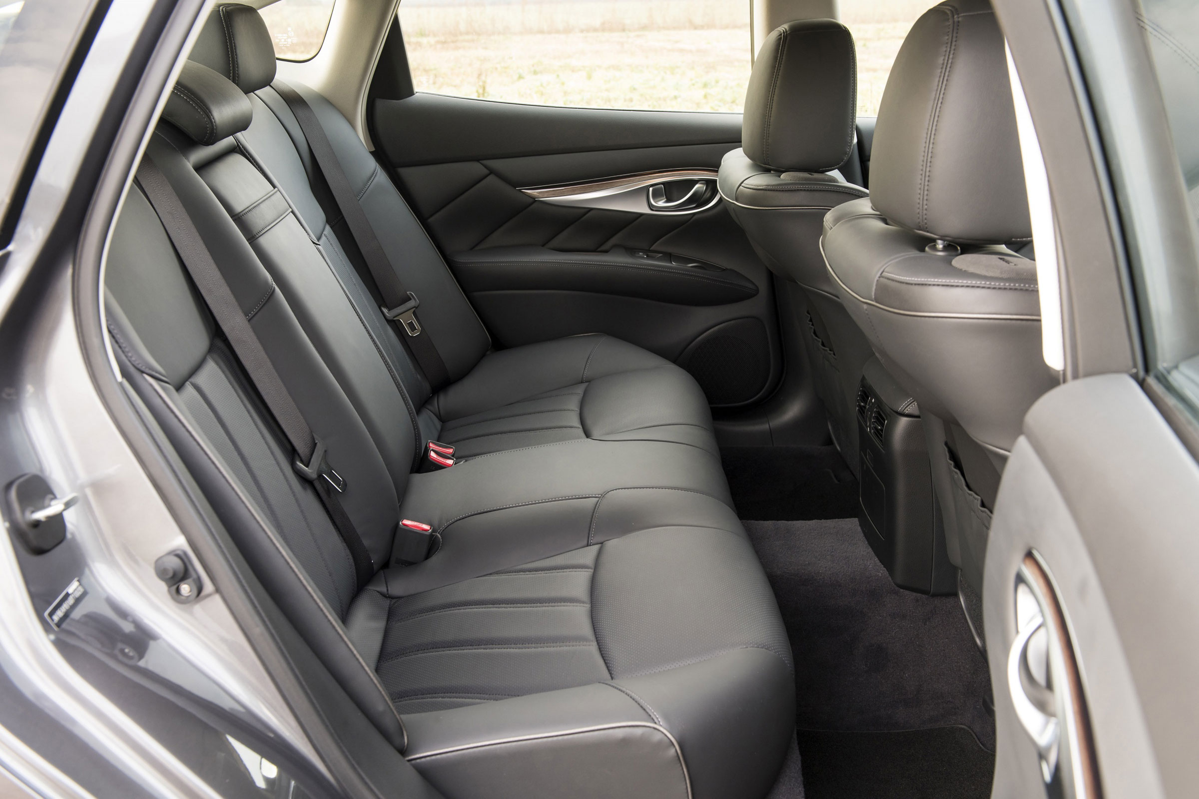 Infiniti Q70 Hybrid practicality & boot space