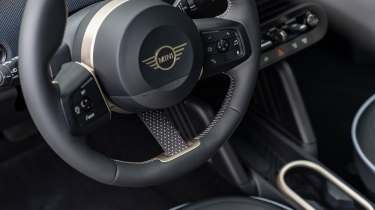 MINI Cooper SE - steering wheel