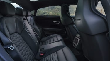 Audi e-tron GT - rear seats