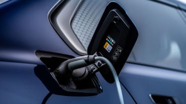 BMW i7 UK charging
