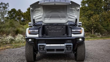 From bold and futuristic design cues, to cleverly executed details, the 2022 GMC HUMMER EV reimagines an instantly recognizable silhouette for a modern, all-electric future