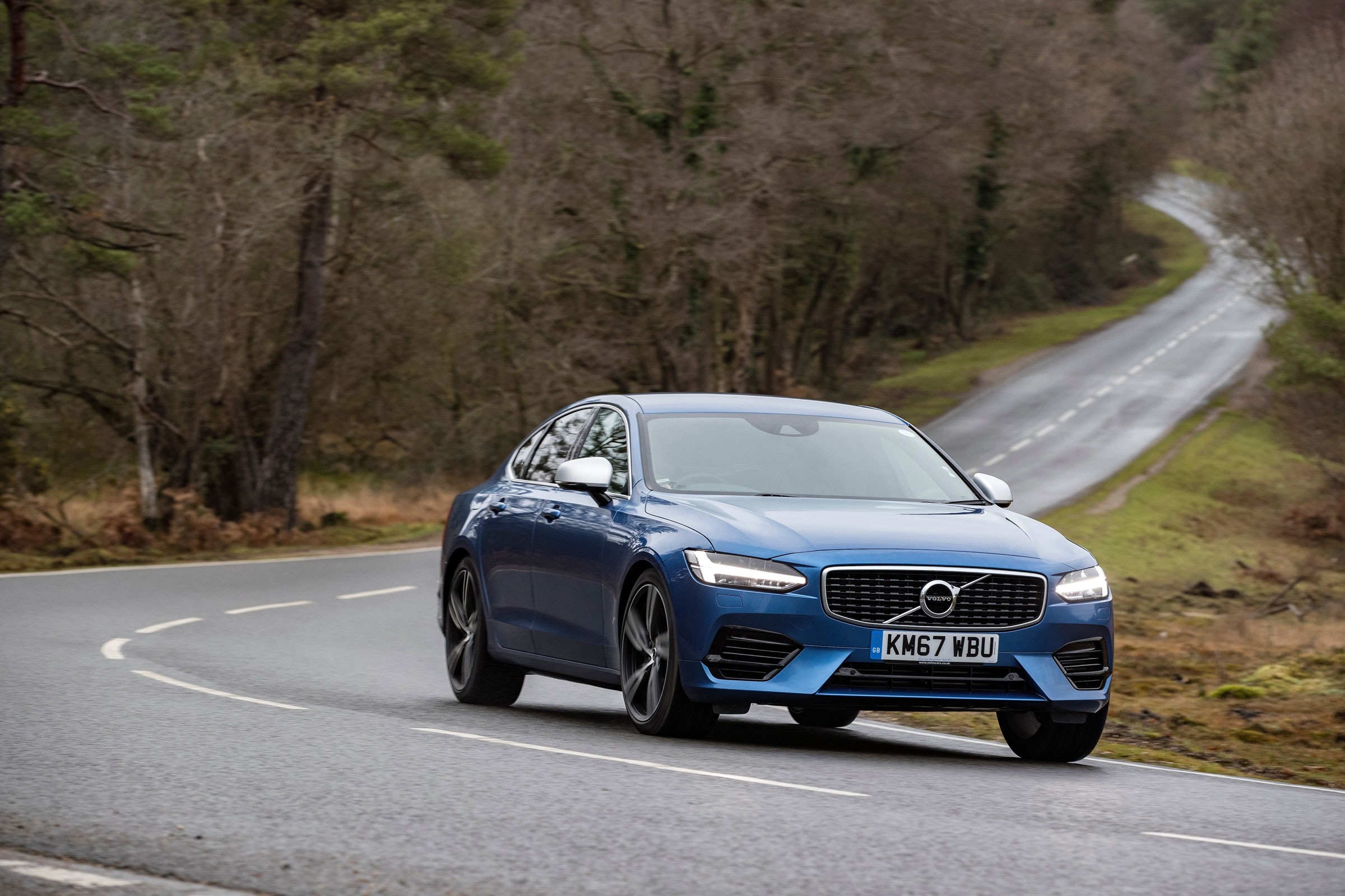 Volvo S90 Recharge T8 hybrid engines, drive & performance | DrivingElectric