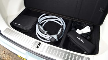 Genesis GV60 - cable storage