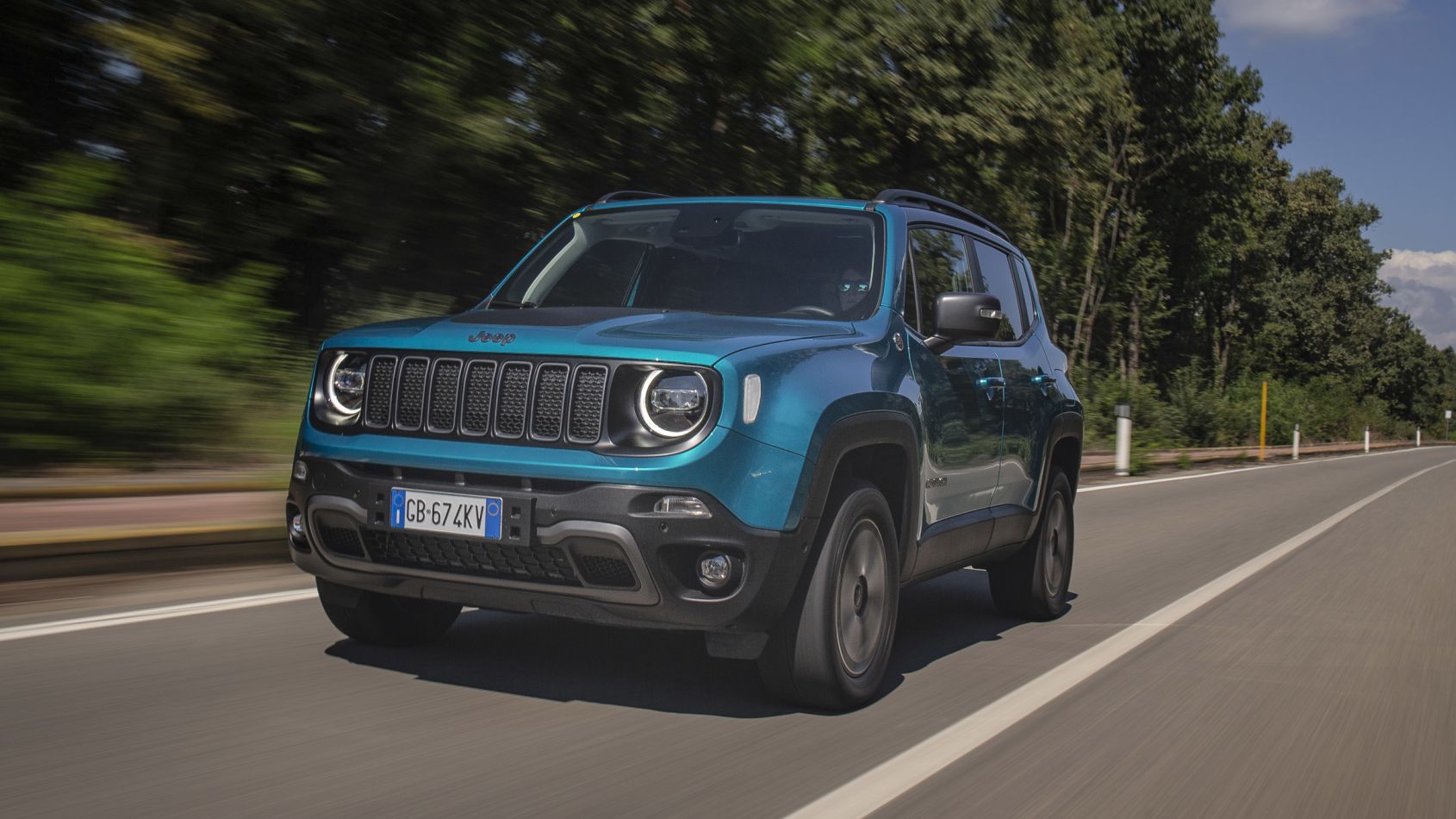 Jeep Renegade 4xe plug-in hybrid review | DrivingElectric