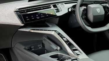 Peugeot E-5008 - centre console