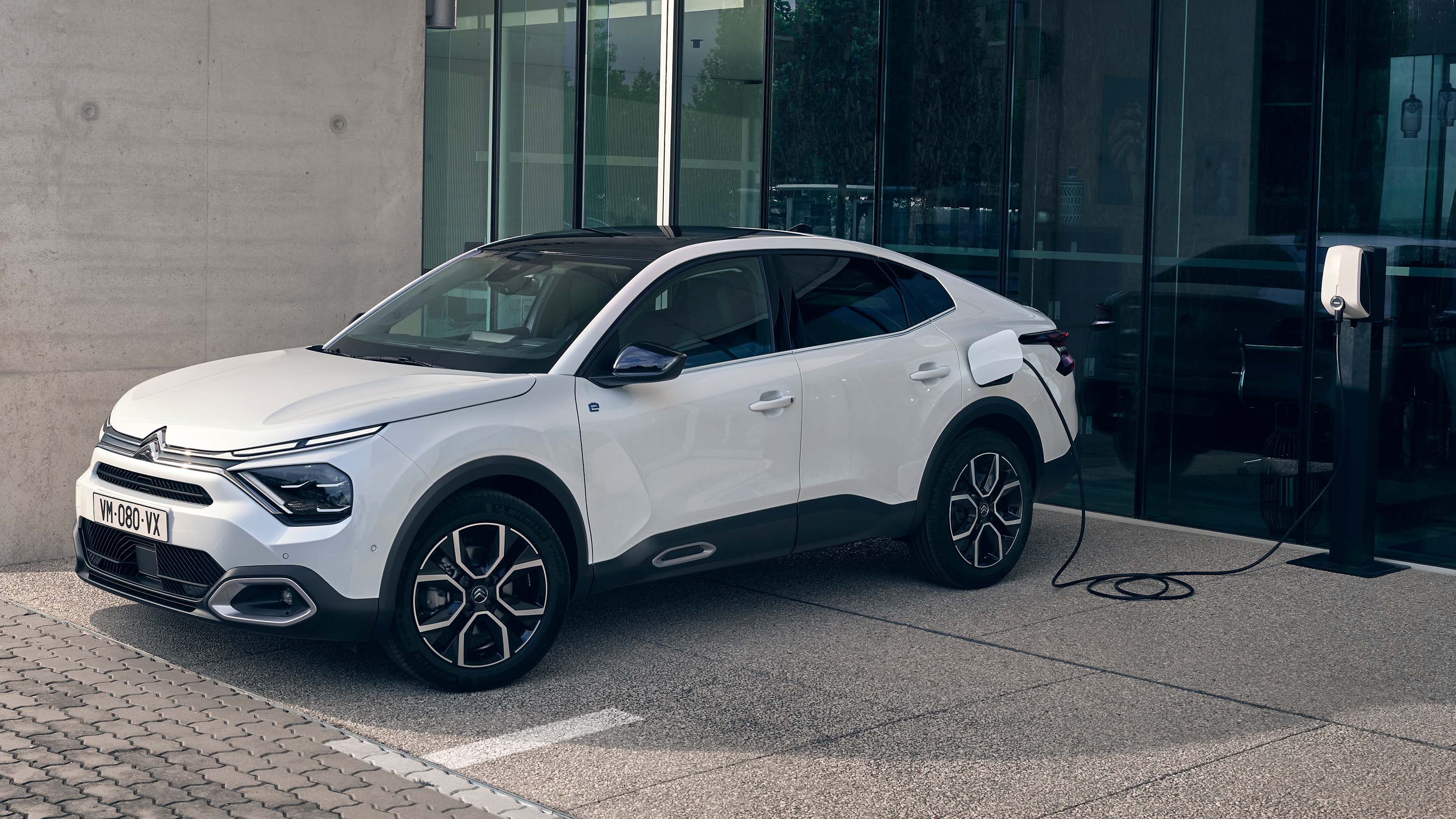 New Citroën ë-C4 X electric, Today we welcome a new member to the family:  #CitroënËC4X, the all-electric fastback 🔋 ⚡ 👉  # Citroën #C4 #ëC4 #C4X #ëC4X #Reveal, By Citroën