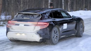 New Porsche Taycan Cross Turismo 2020: pictures, specs and ...