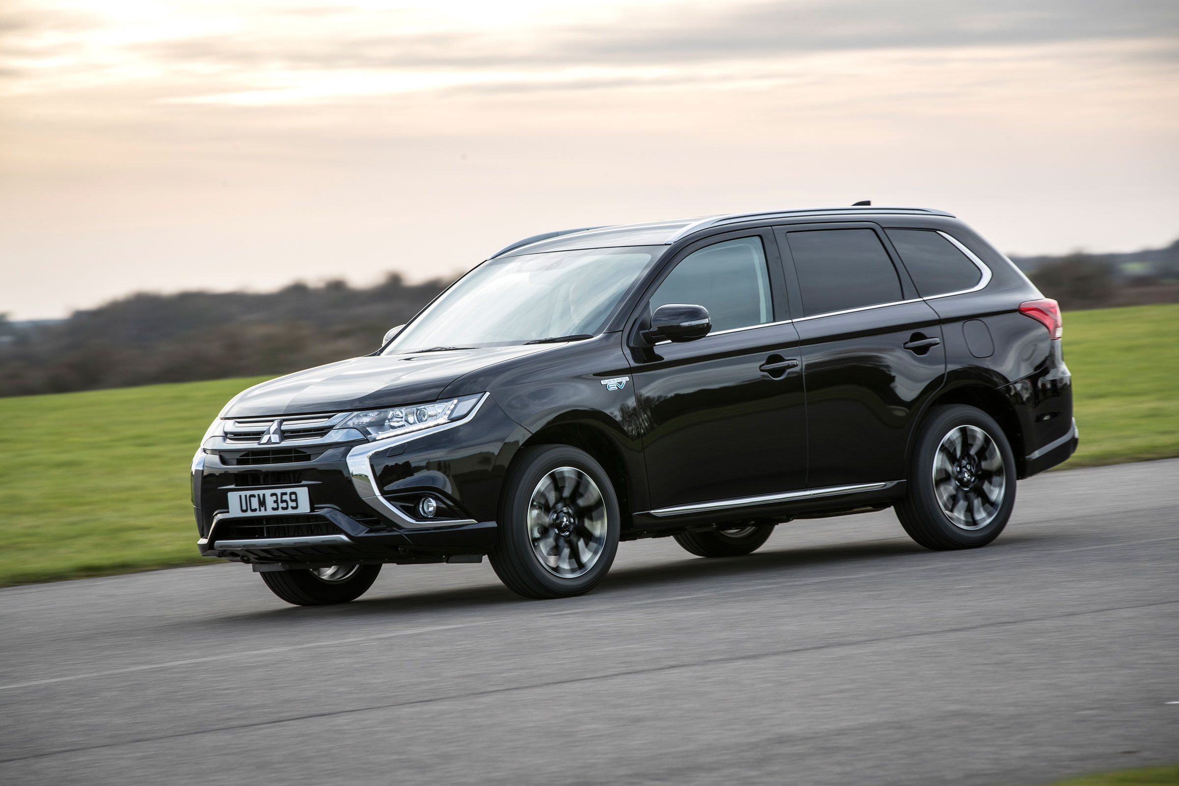 Mitsubishi Outlander PHEV Commercial van review pictures
