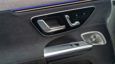 Mercedes EQE SUV - controls