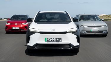 Toyota bZ4X, Volkswagen ID.4 GTX, Hyundai Ioniq 5