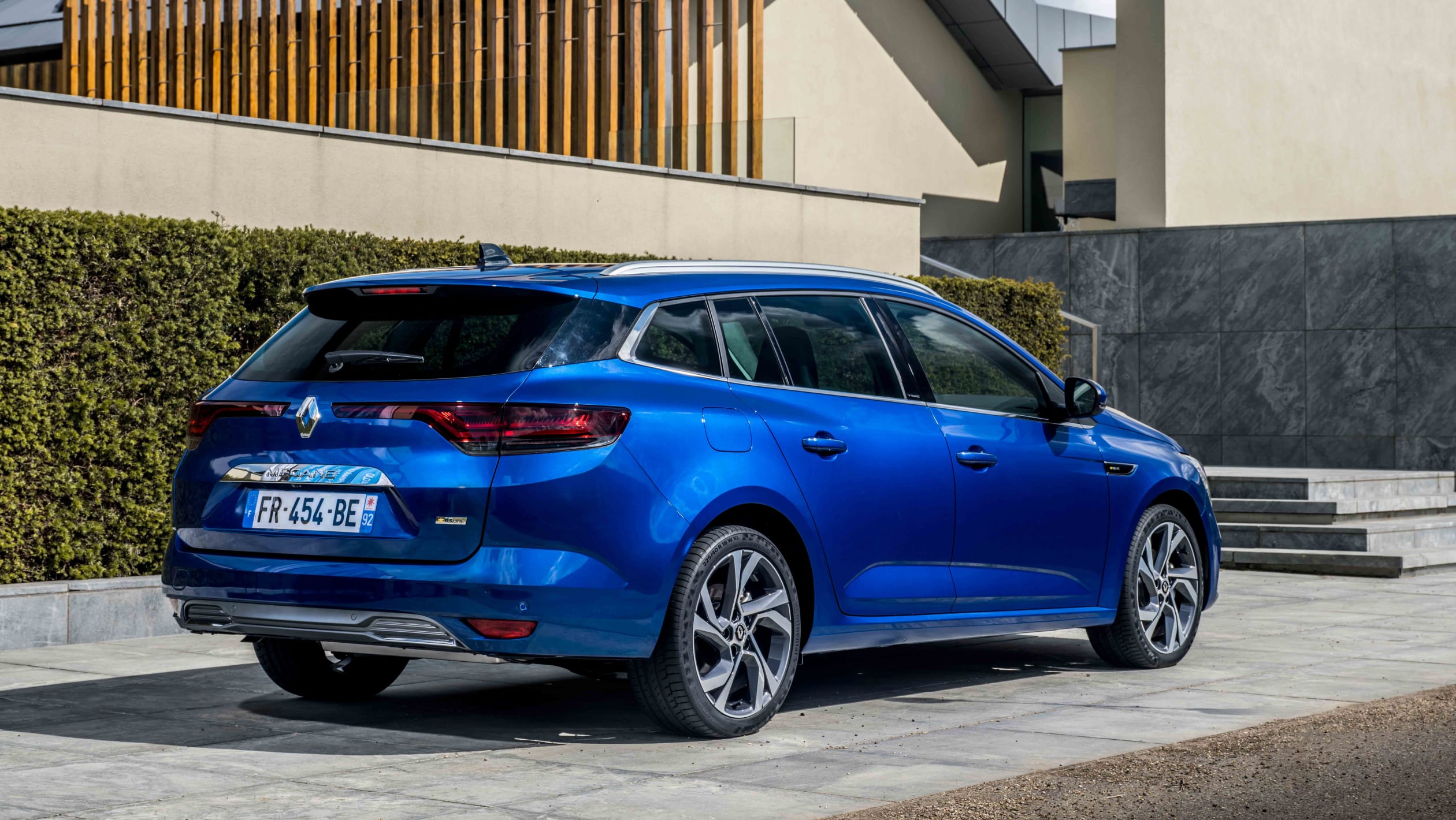 Renault Megane E-TECH hybrid review pictures | DrivingElectric