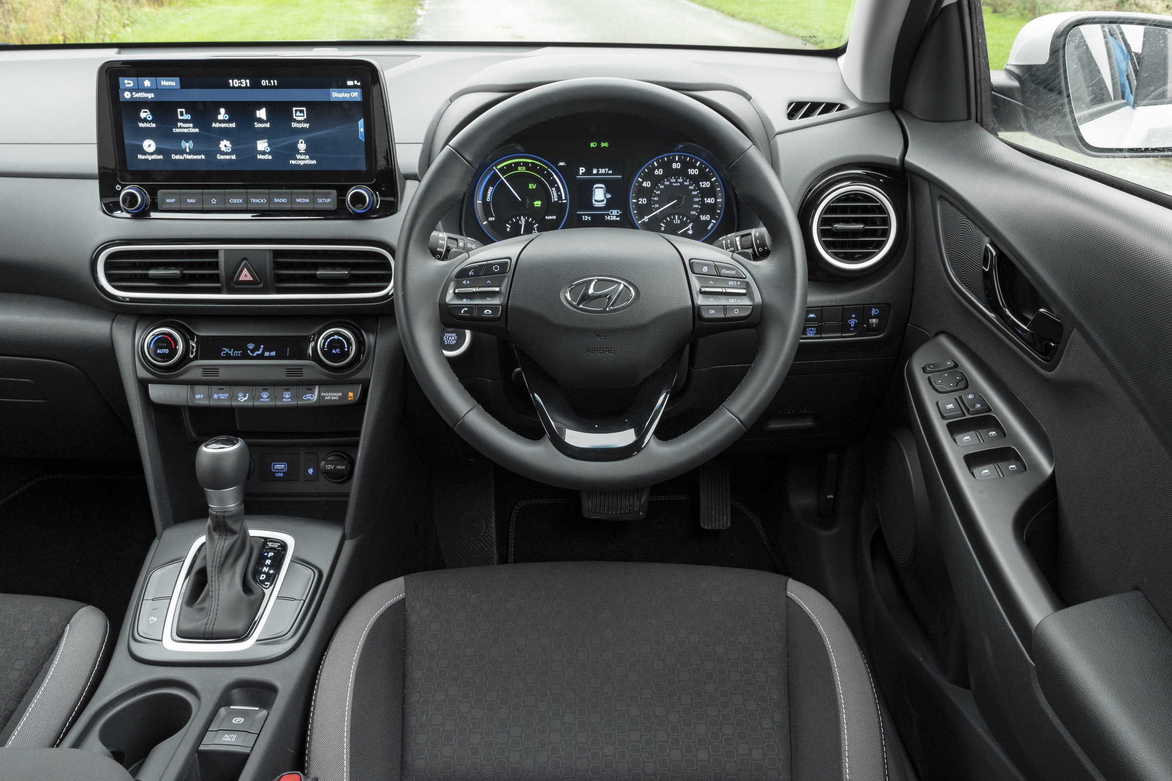 Hyundai Kona Hybrid interior & comfort DrivingElectric