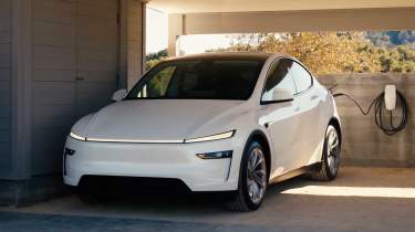 Tesla Model Y facelift 2025 - static front 3/4 charging