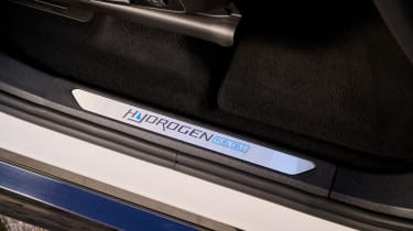 BMW iX5 Hydrogen door sill