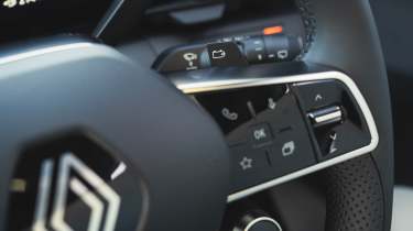 Renault Scenic E-Tech 2024 - steering wheel controls 