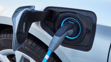 BMW 225xe charging