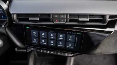 Alfa Romeo Junior Elettrica 280 Veloce - infotainment screen