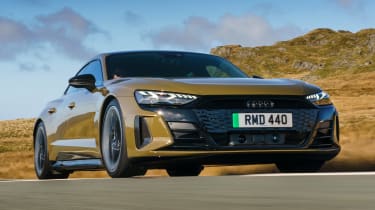 Audi e-tron RS GT front tracking