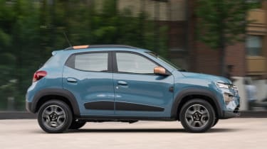 Dacia Spring - side dynamic
