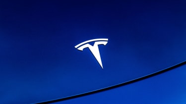 Tesla Model Y Long Range - badge