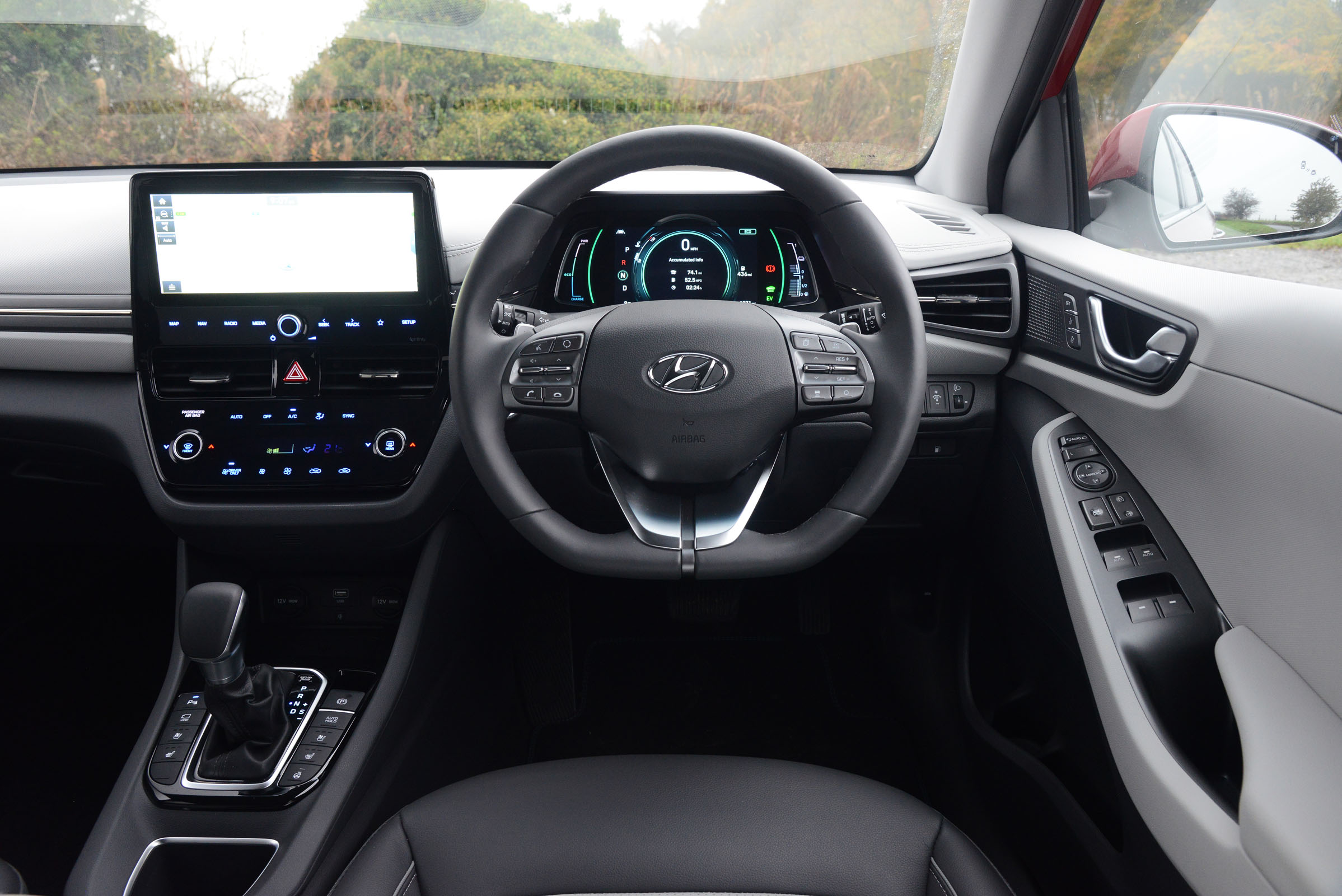 Hyundai Ioniq Hybrid vs Toyota Prius Hybrid: interior and infotainment